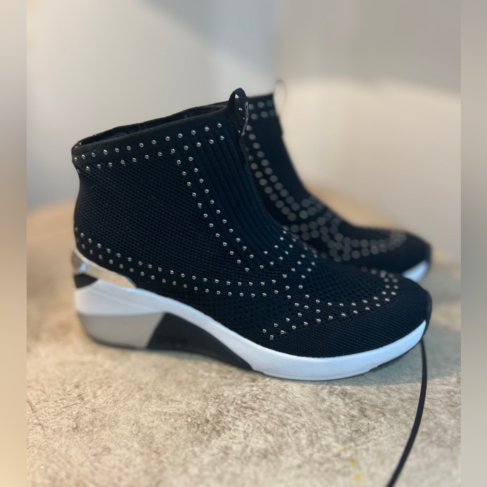 Mark Nasir women’s slip on Skechers